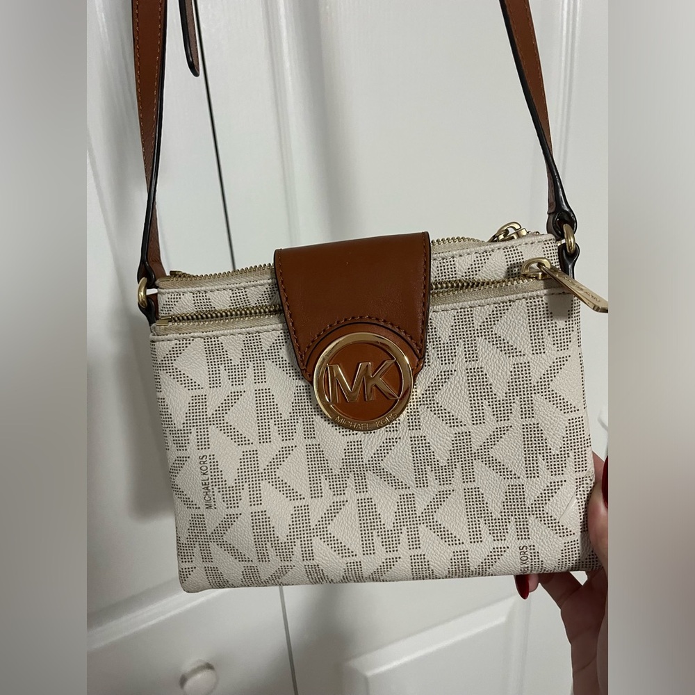 Micheal kor crossbody